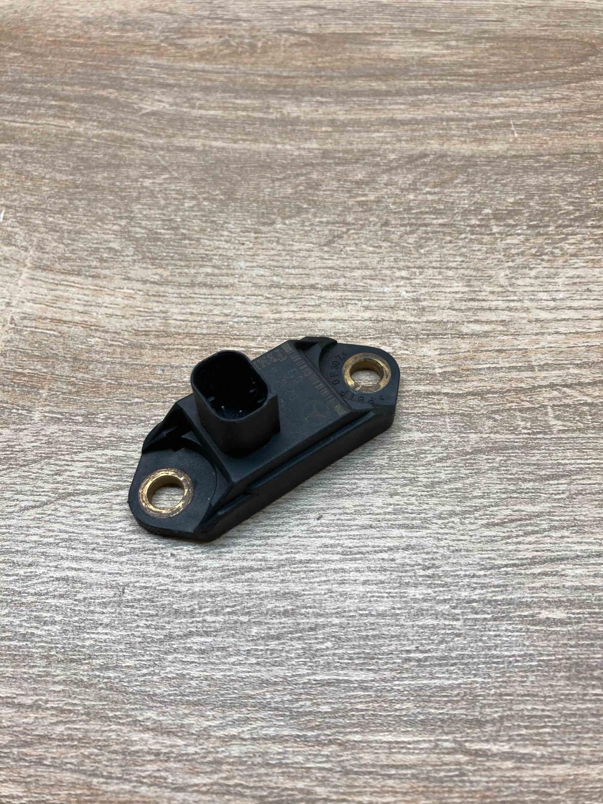 0025426918   Airbag deployment crash/impact sensor Mercedes-Benz S W220