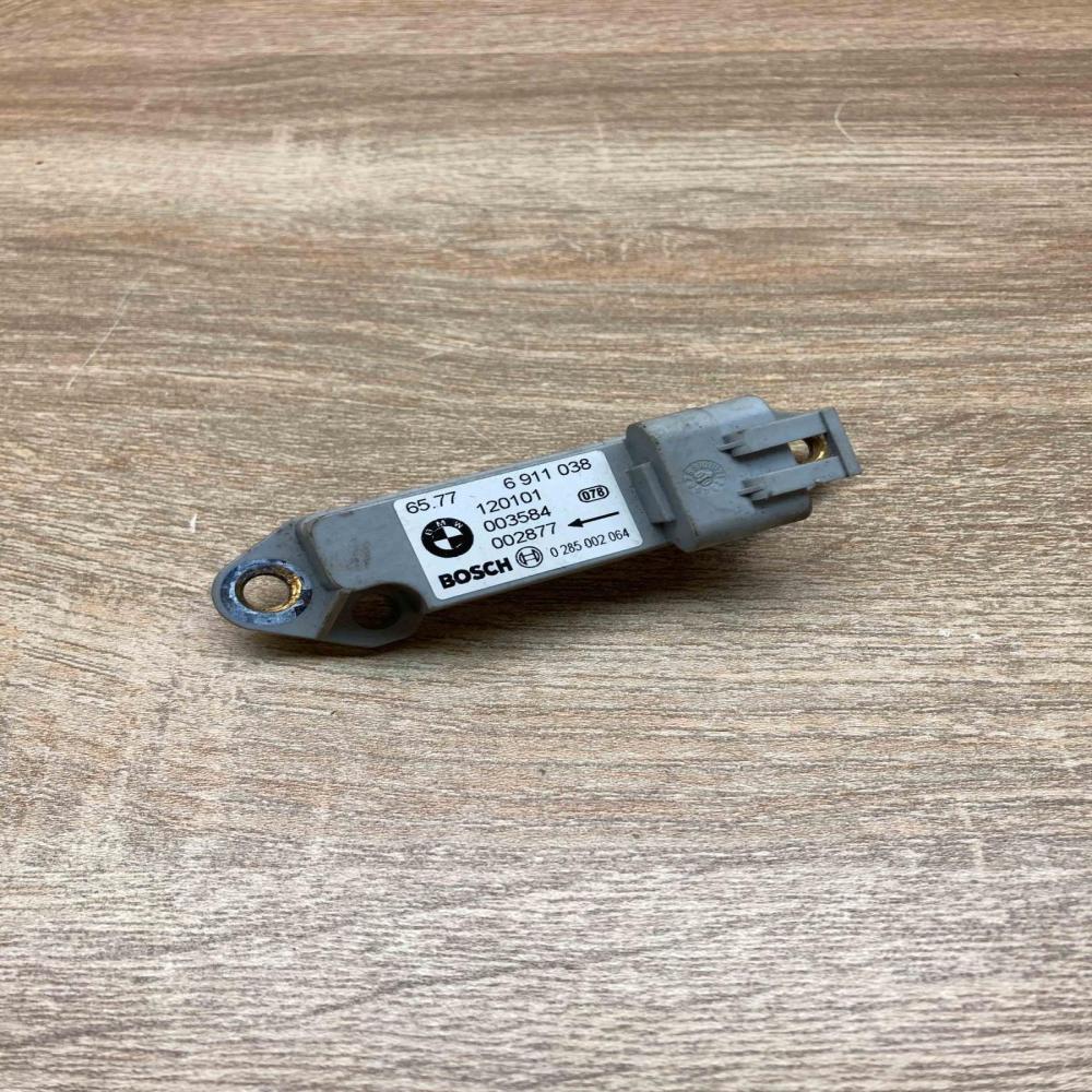 6911038   Airbag deployment crash/impact sensor BMW X5 E53