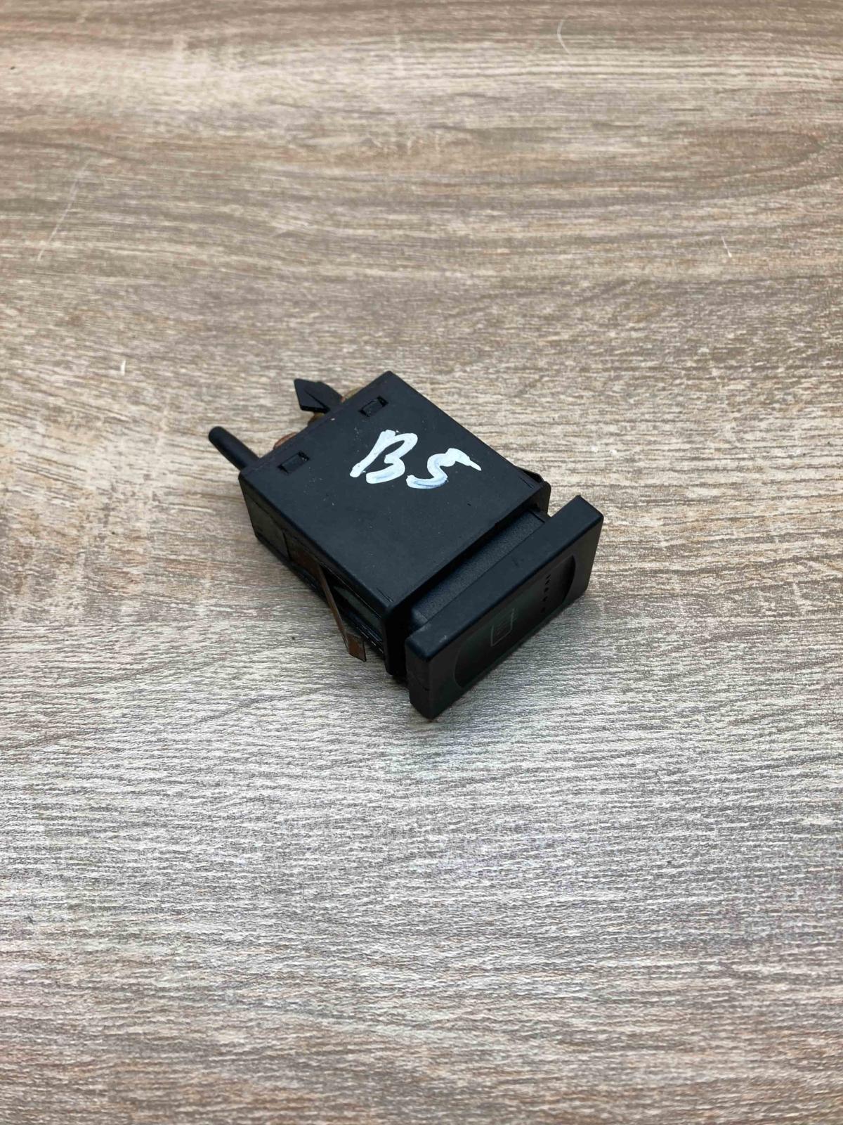 3B0959621C   Windscreen/window heater switch Volkswagen PASSAT B5.5