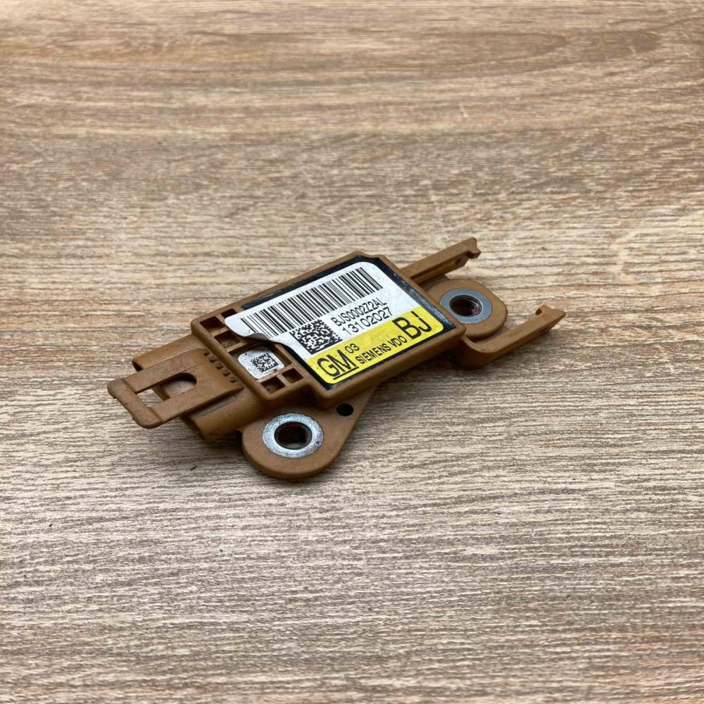 13102027  BJ Airbag deployment crash/impact sensor Opel Vectra C