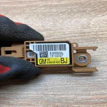 13102027  BJ Airbag deployment crash/impact sensor Opel Vectra C
