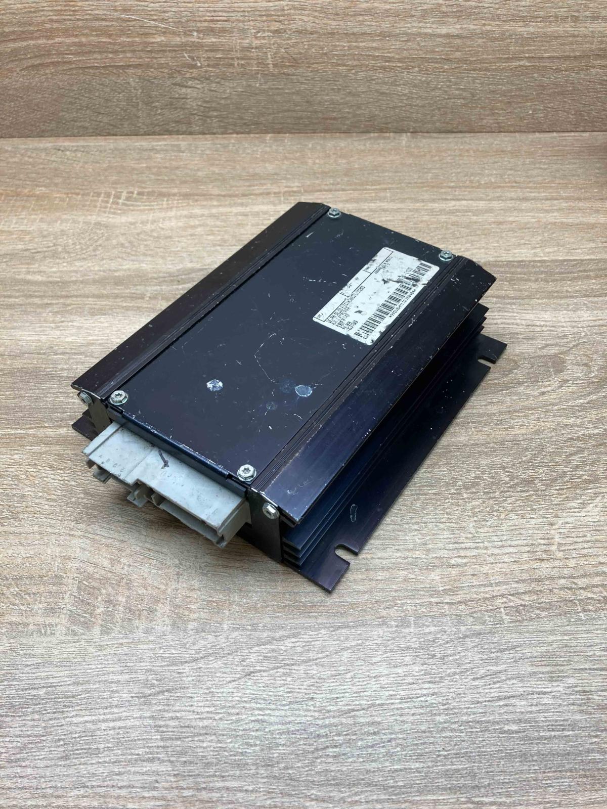 86280 01020   Sound amplifier Pontiac Vibe
