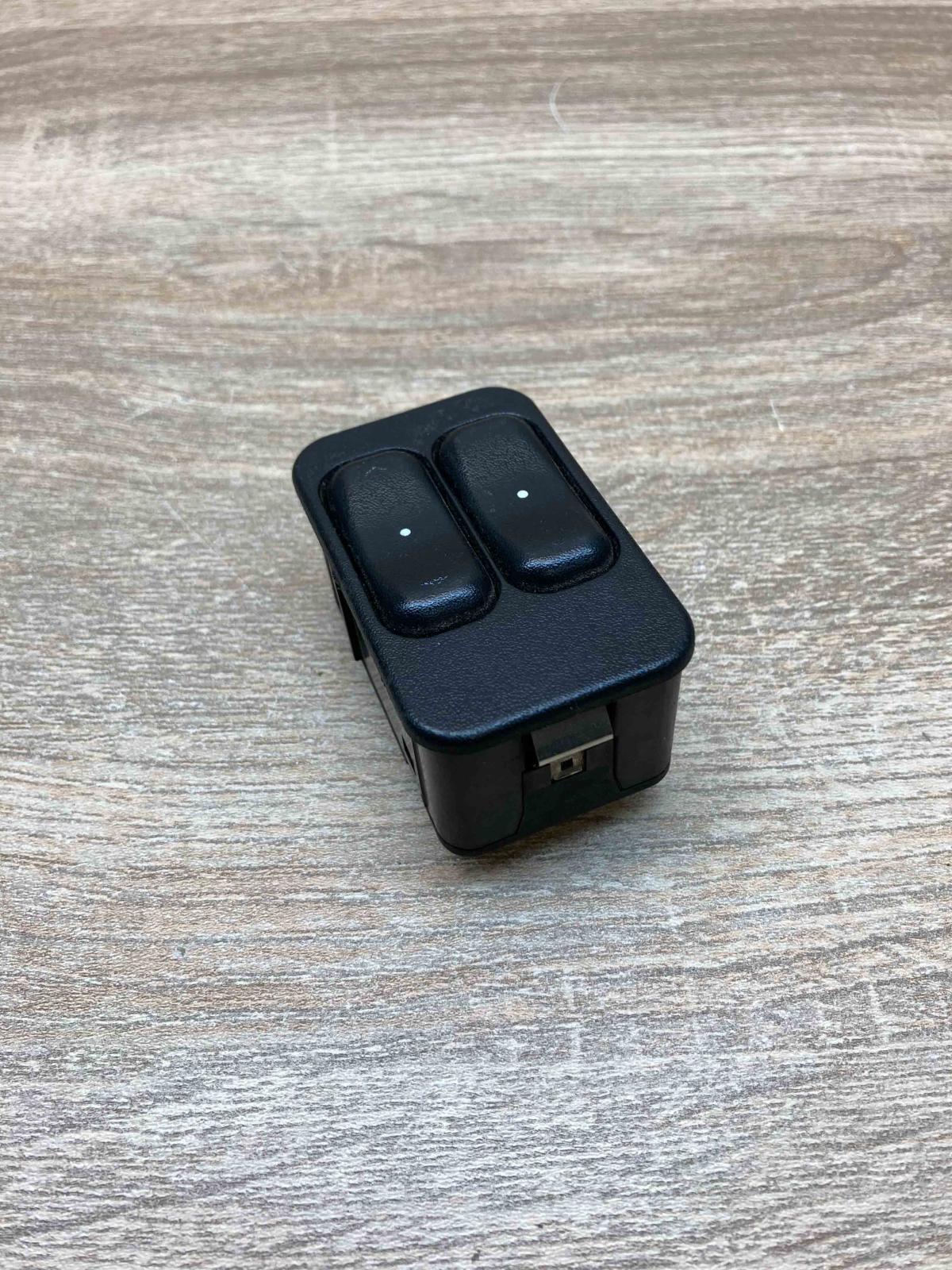 90561088 13363201  Electric window control switch Opel Zafira A