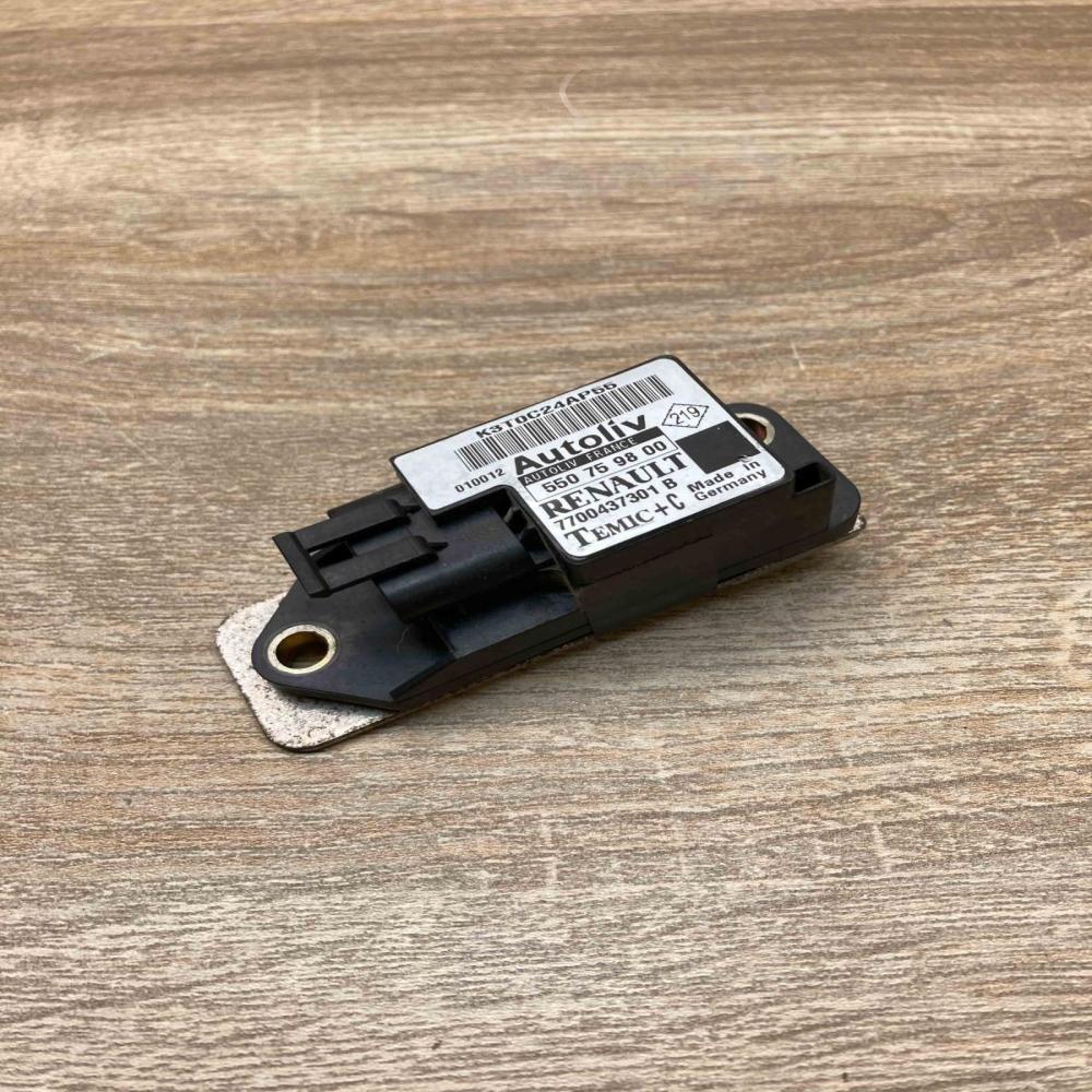 7700437301B 550759800  Airbag deployment crash/impact sensor Renault Scenic I