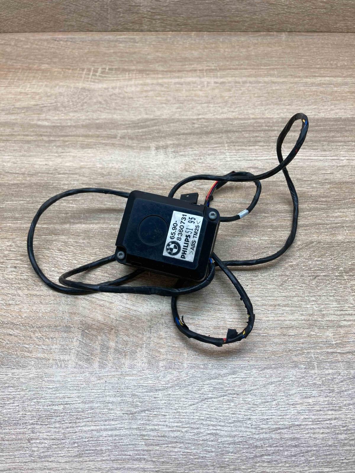 8360731   Aerial GPS antenna BMW 7 E38