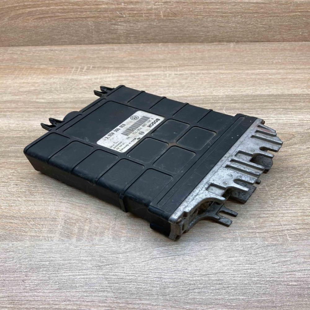 030906026K 0261200750  Engine control unit/module ECU Volkswagen Golf III