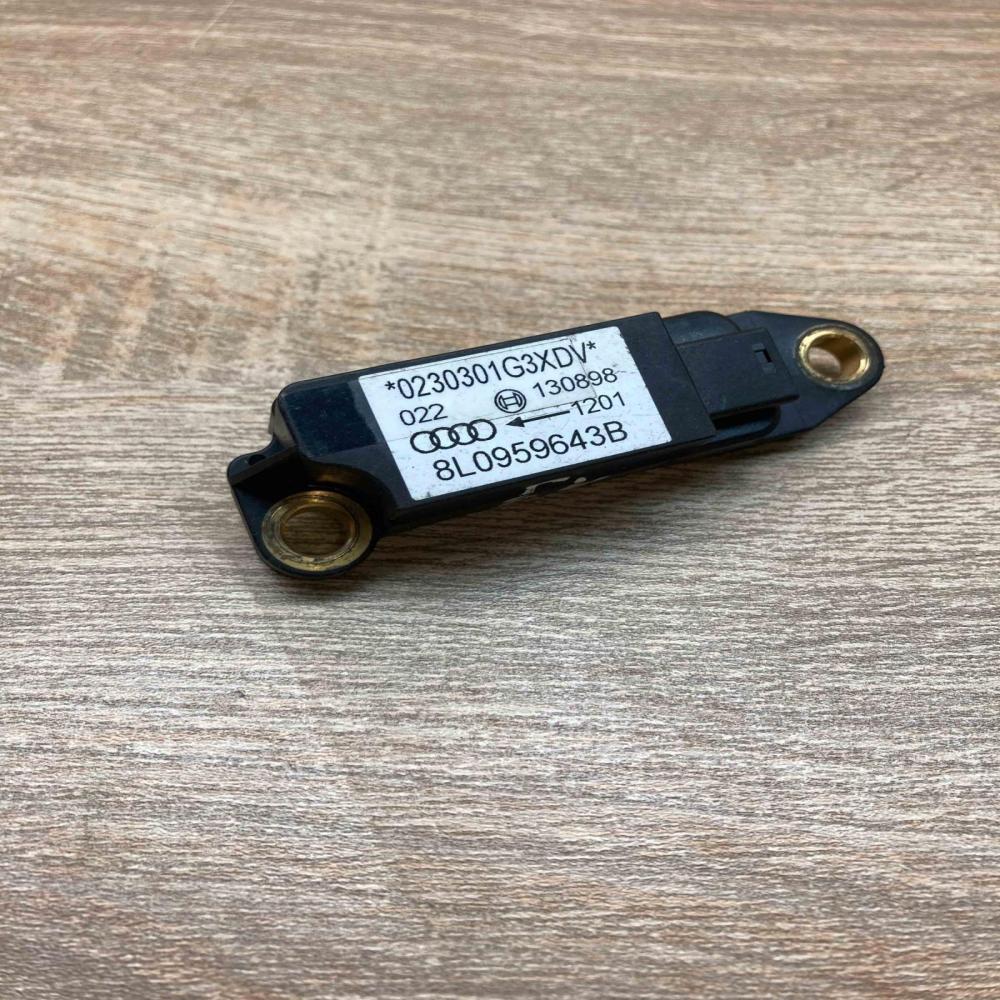 8L0959643B   Airbag deployment crash/impact sensor Audi A3 S3 8L
