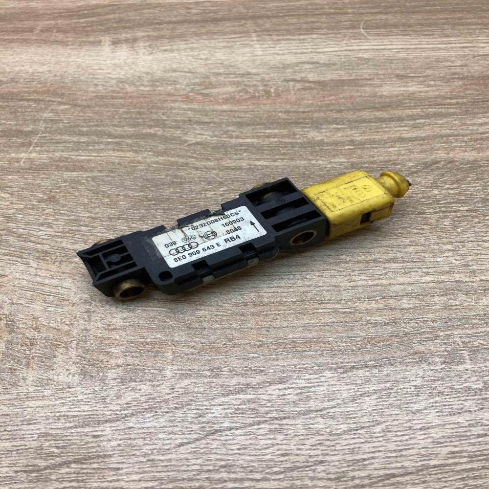 8E0959643E  With Plug Airbag deployment crash/impact sensor Audi A4 S4 B6 8E 8H