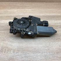 113846 113   Front door window regulator motor Audi A4 S4 B5 8D