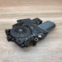 113846 113   Front door window regulator motor Audi A4 S4 B5 8D