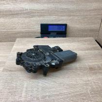 113846 113   Front door window regulator motor Audi A4 S4 B5 8D