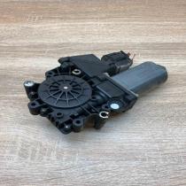 113846 101  With Plug Front door window regulator motor Audi A4 S4 B5 8D