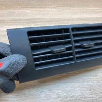8391182   Rear air vent grill BMW 5 E39
