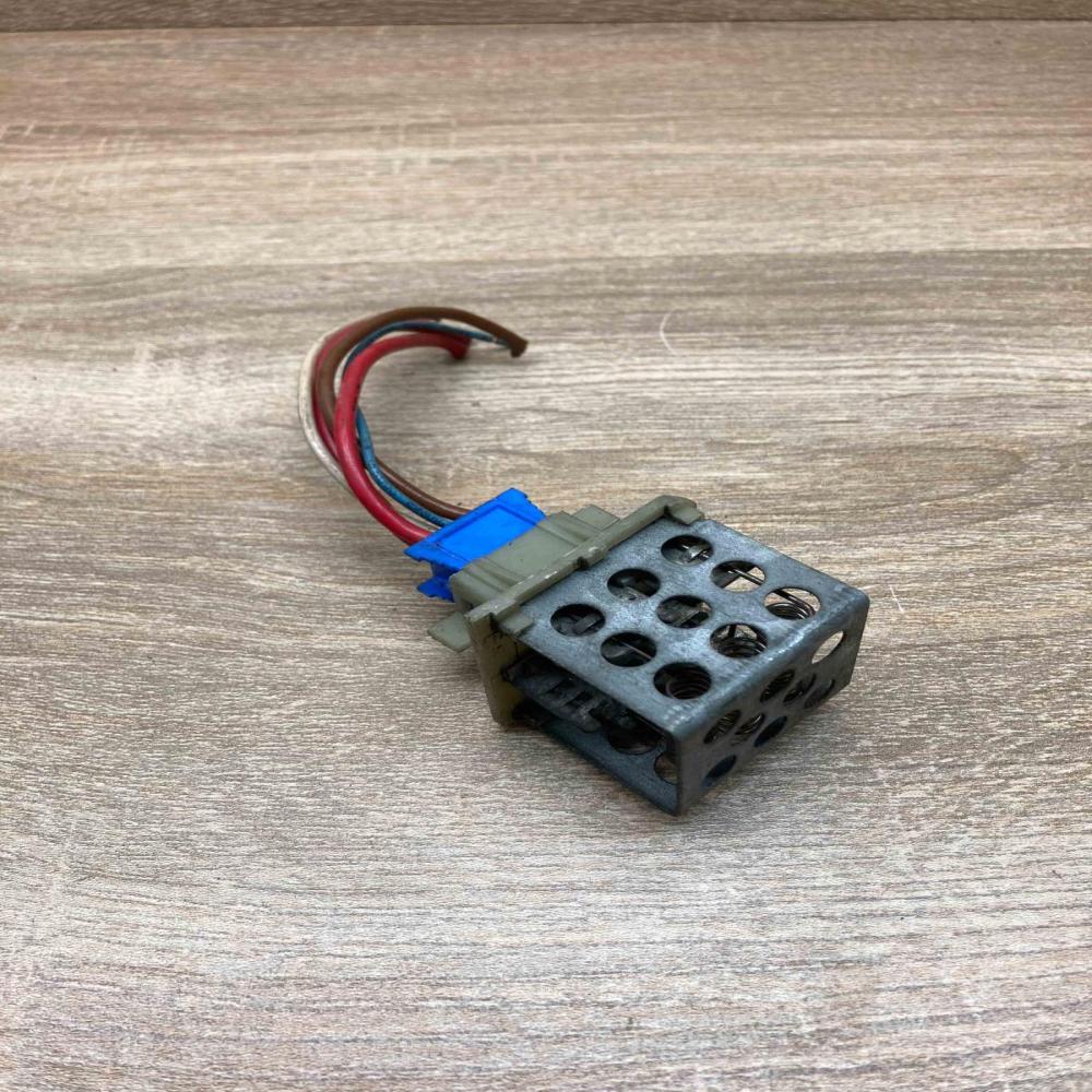 38574  With Plug Heater blower motor/fan resistor Peugeot 206
