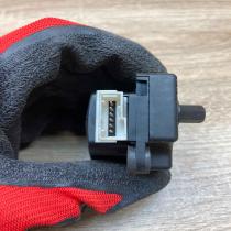 41047324 38236  Air flap motor/actuator Opel Zafira B