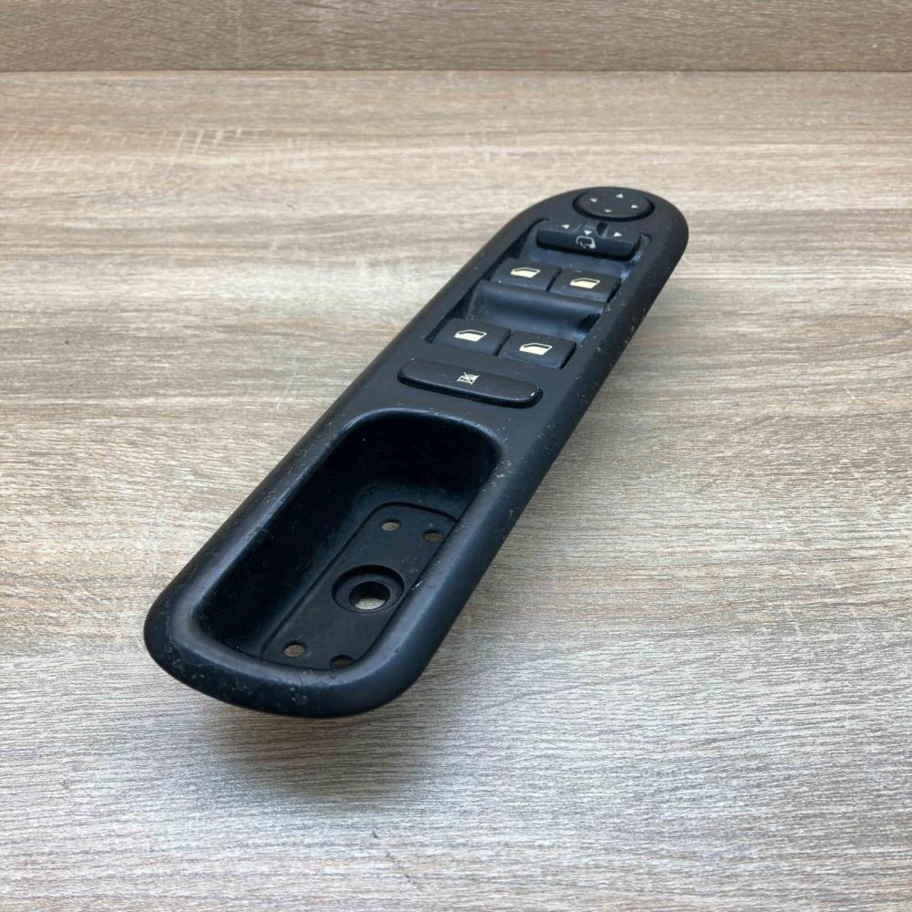 53269704   Electric window control switch Peugeot 407