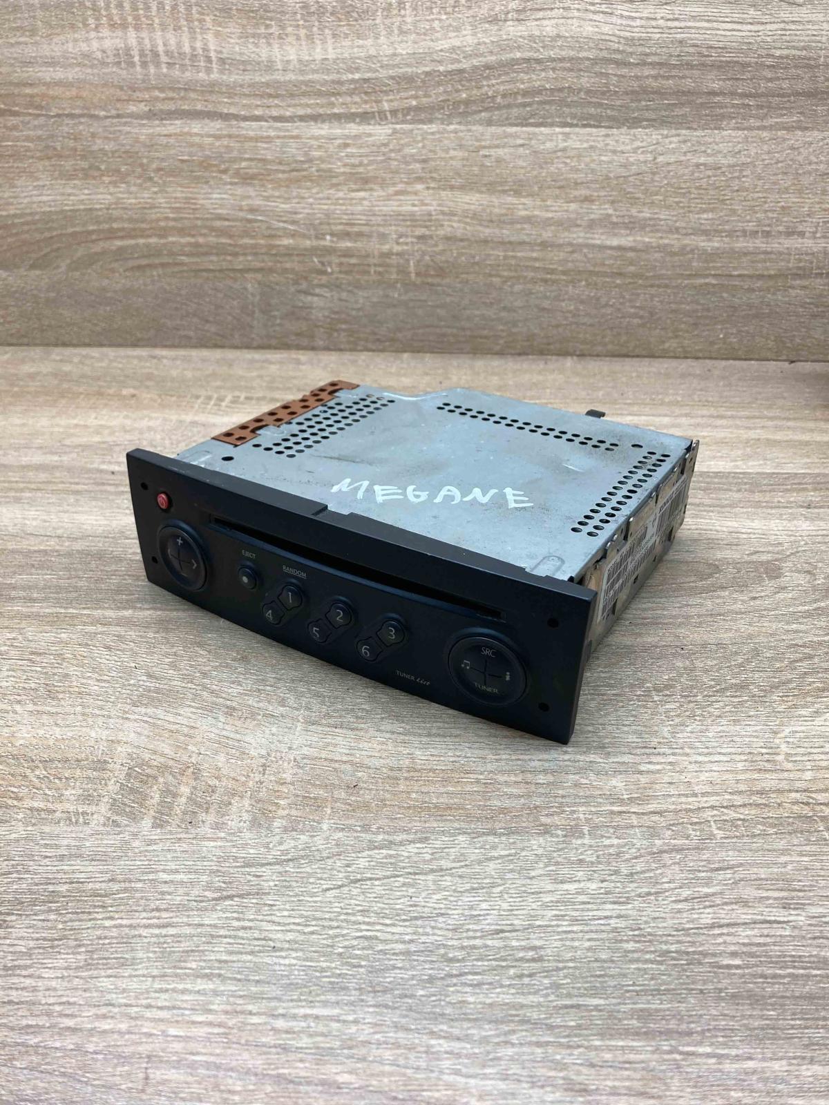 8200256141D 8200256141  Radio/CD/DVD/GPS head unit Renault Megane II