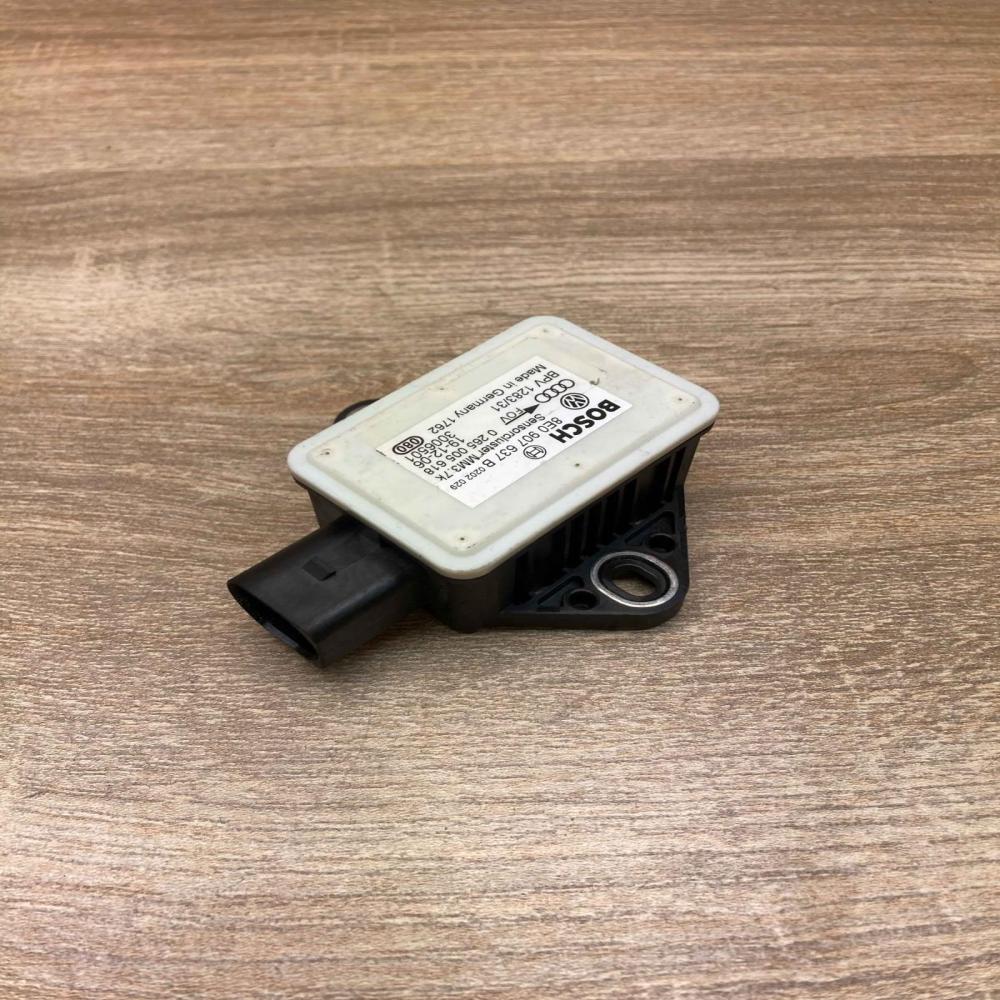 8E0907637B 0265005618  ESP acceleration yaw rate sensor Audi A6 S6 C6 4F