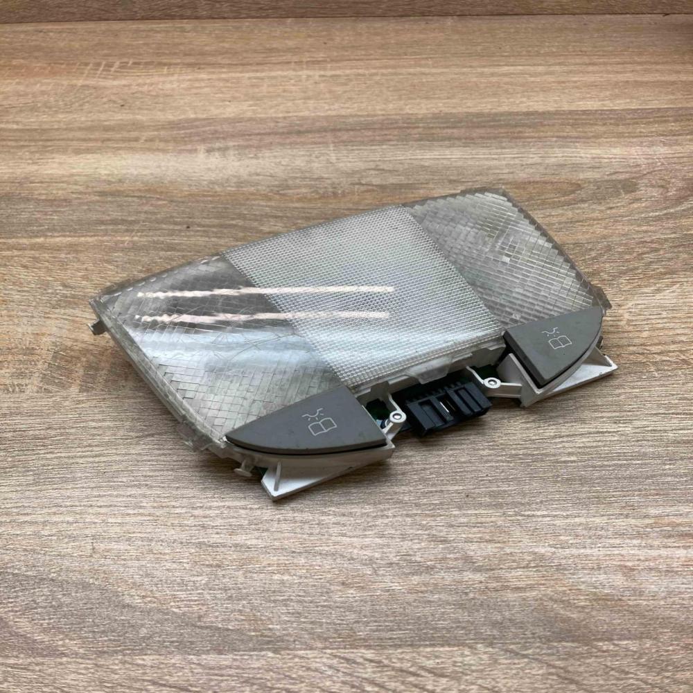 380318 A5   Rear seat light Mercedes-Benz R W251