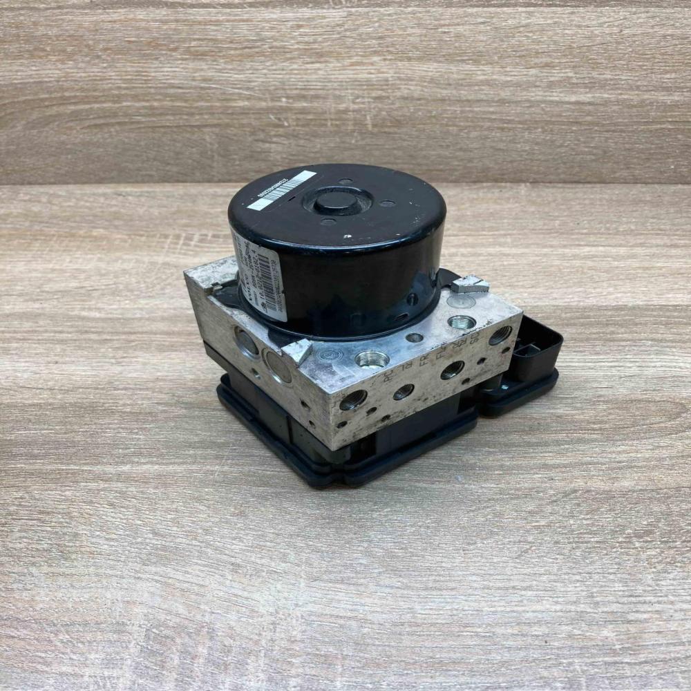 30681619 30681619  ABS Pump Volvo V70