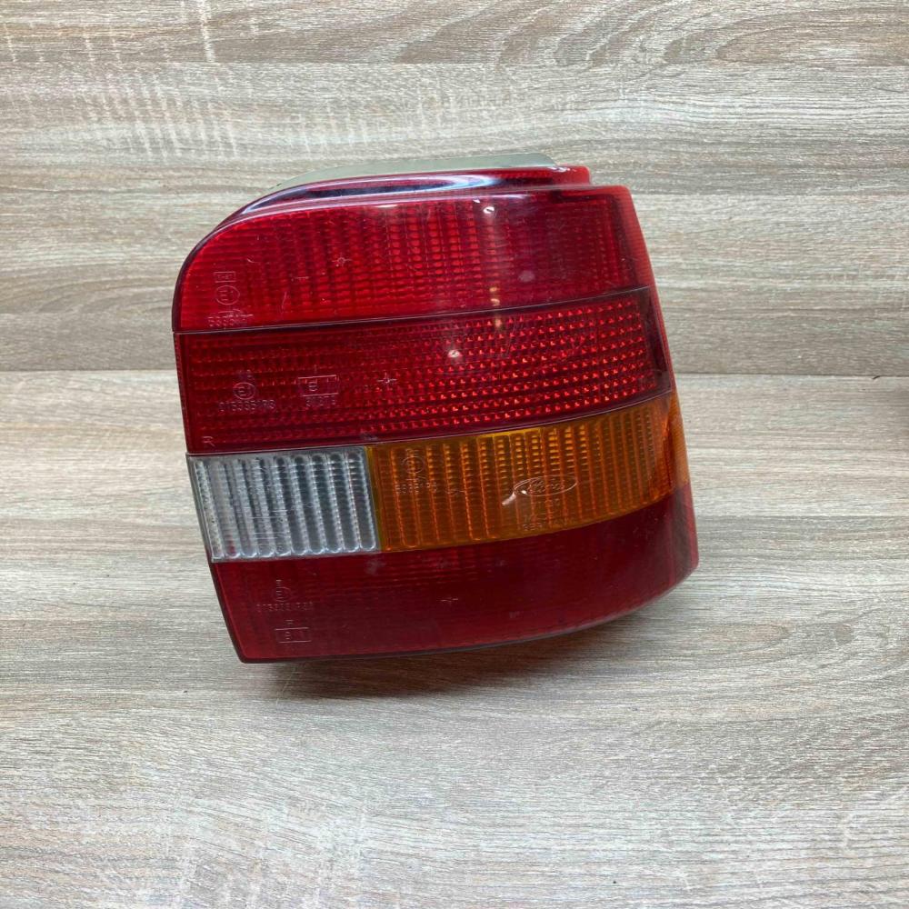 83BG13A602  RH Rear/tail lights Ford Sierra