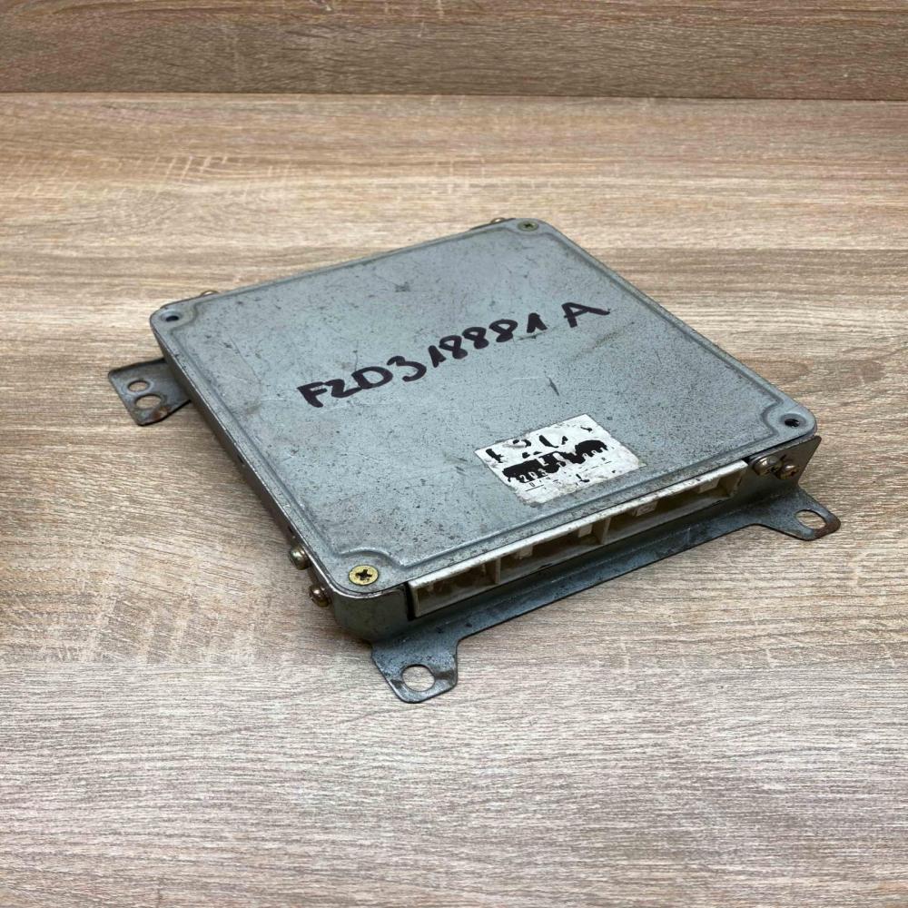 F2D3 18 881 A   Engine control unit/module ECU Mazda 626