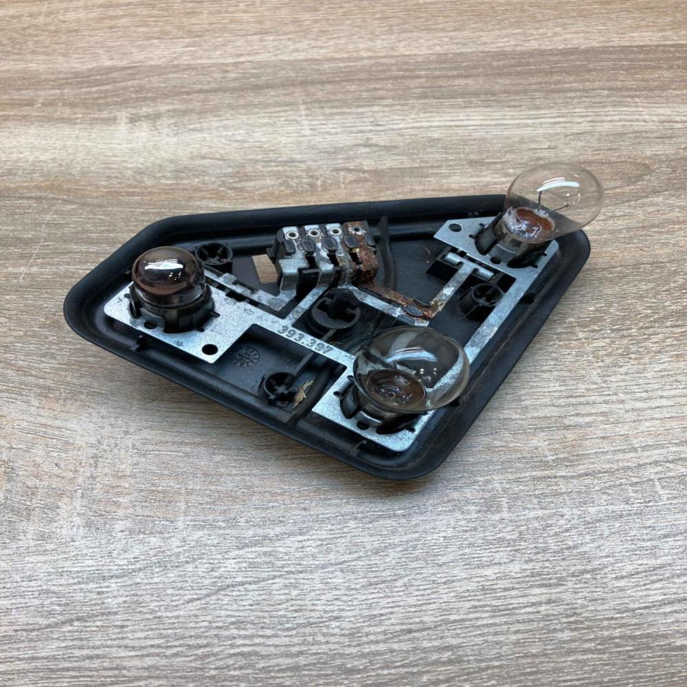 8371325  LH Tail light bulb cover holder BMW 5 E39