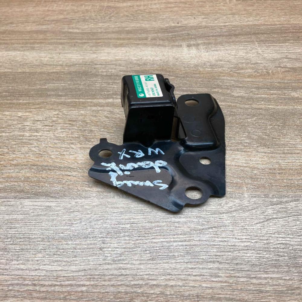 98231FE000 187600 4141  Airbag deployment crash/impact sensor Subaru Impreza II
