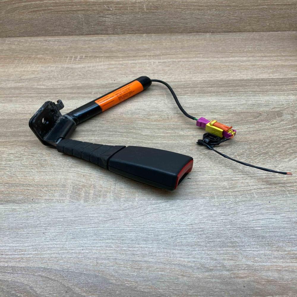 24463290  With Plug Rear seatbelt buckle Opel Vectra C