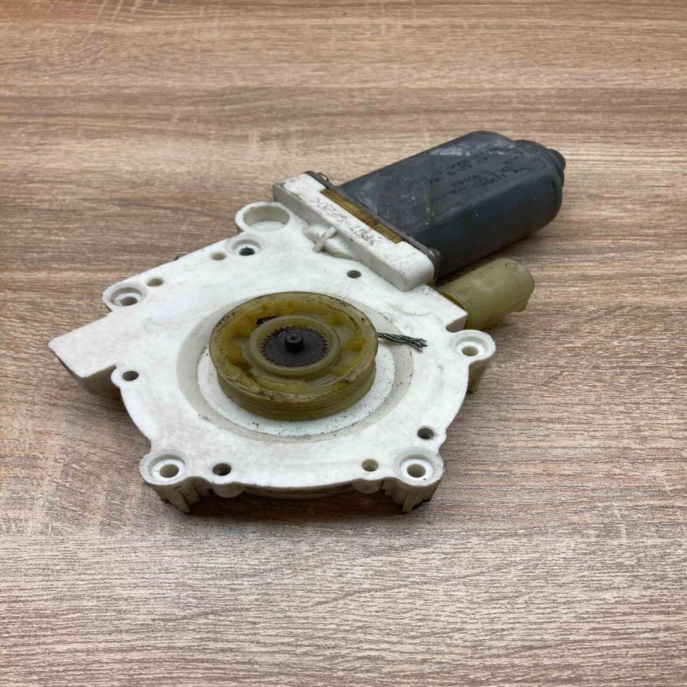8360512 9030143  Front door window regulator motor BMW 5 E39