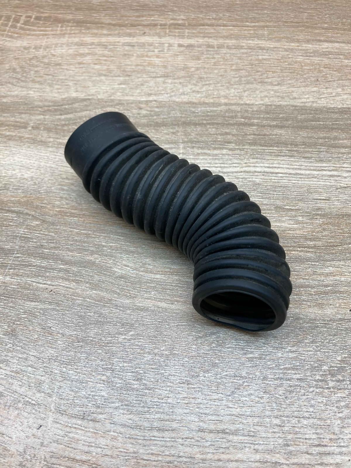 1744378   Air intake duct part BMW 5 E39