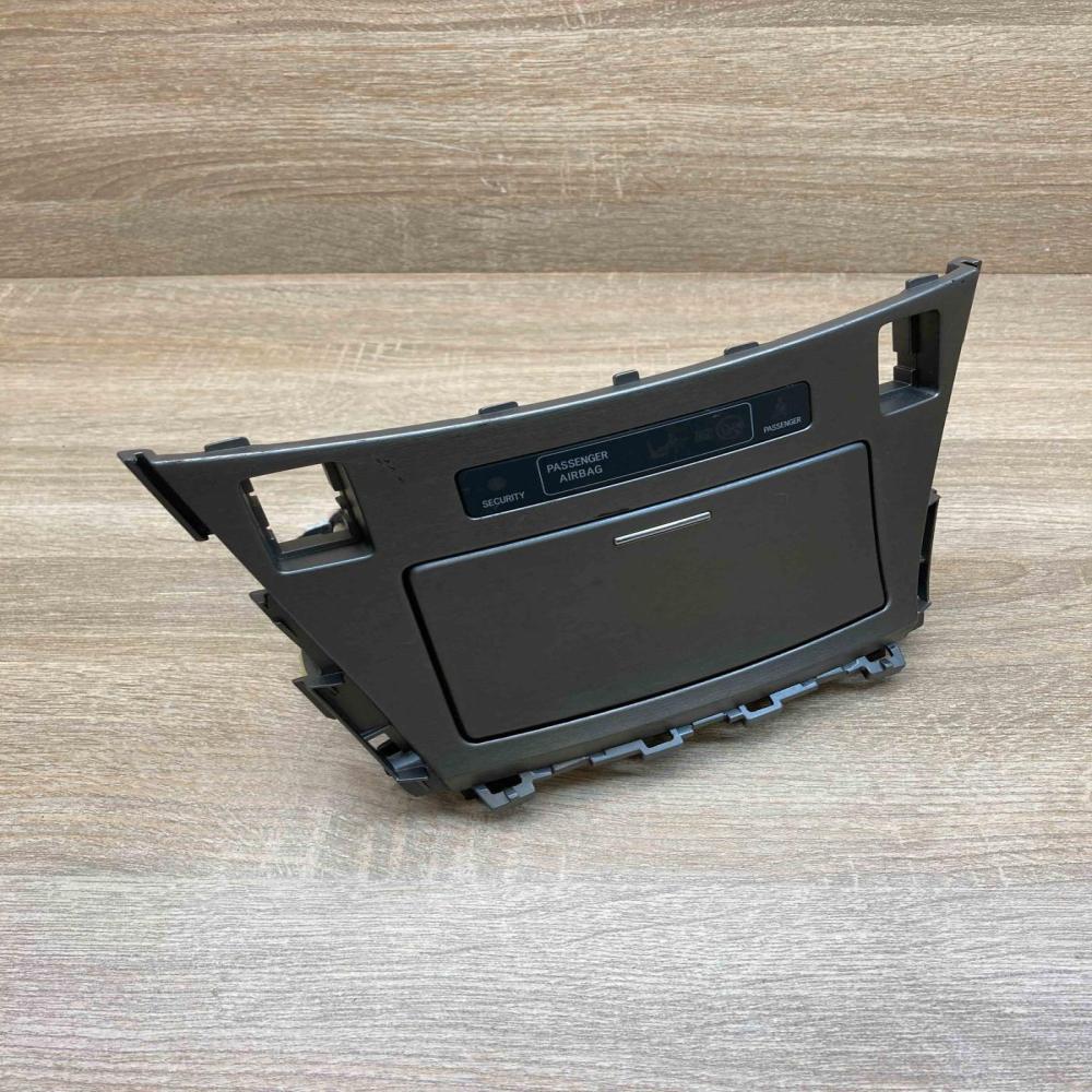 8395005010   Car ashtray Toyota Avensis T270