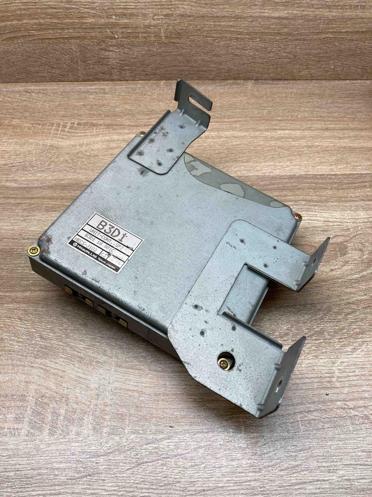B3D1 18 881C MECS J102 B3D1 Engine control unit/module ECU Mazda 121