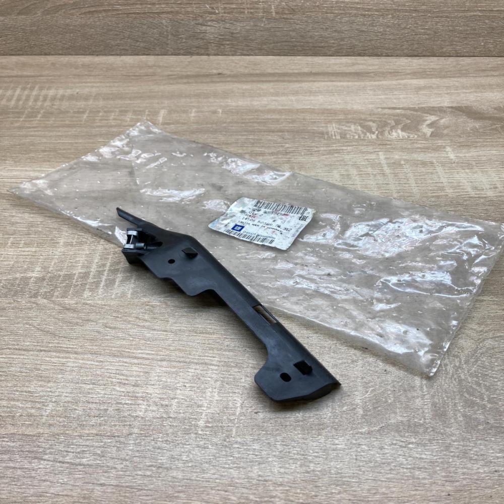 90559499   Front bumper mounting bracket Opel Astra G