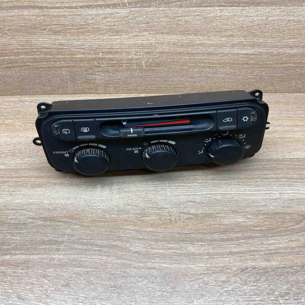 05134627AA   Climate control unit Chrysler Voyager