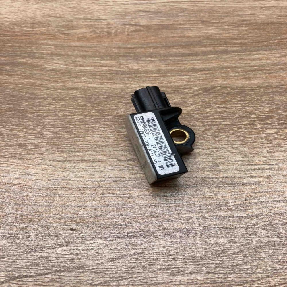 77970 TC0 A111 M1   Airbag deployment crash/impact sensor Honda CR-V