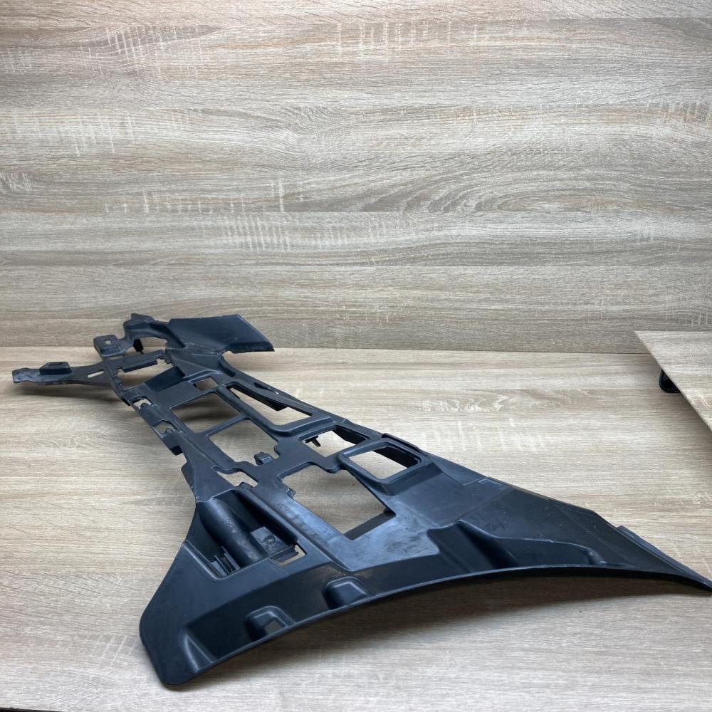 A2058850565   Front bumper mounting bracket Mercedes-Benz C W205