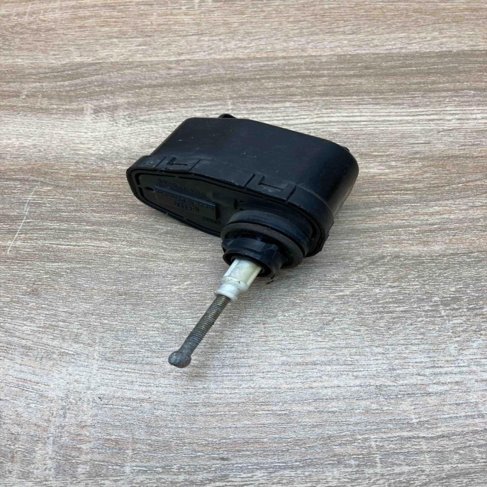 004375 45   Headlight level adjustment motor Audi 100 S4 C4