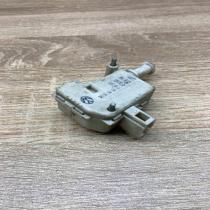 1T0810773   Fuel tank cap lock motor Volkswagen Touran I