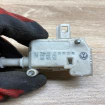 1T0810773   Fuel tank cap lock motor Volkswagen Touran I