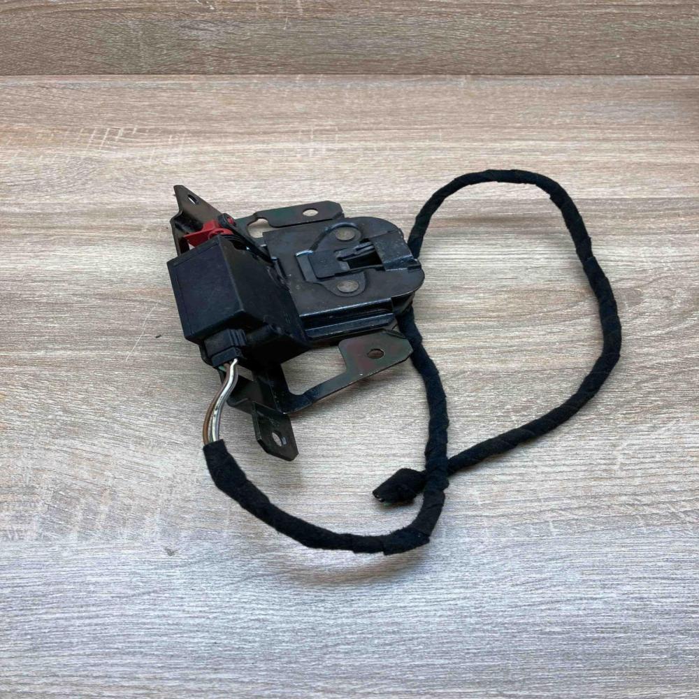 7026192  With Plug Tailgate/trunk/boot lock/catch/latch BMW 3 E46