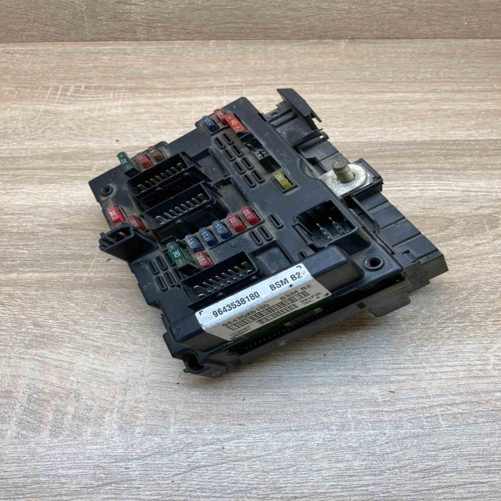 9643538180   Central body control module Peugeot 307