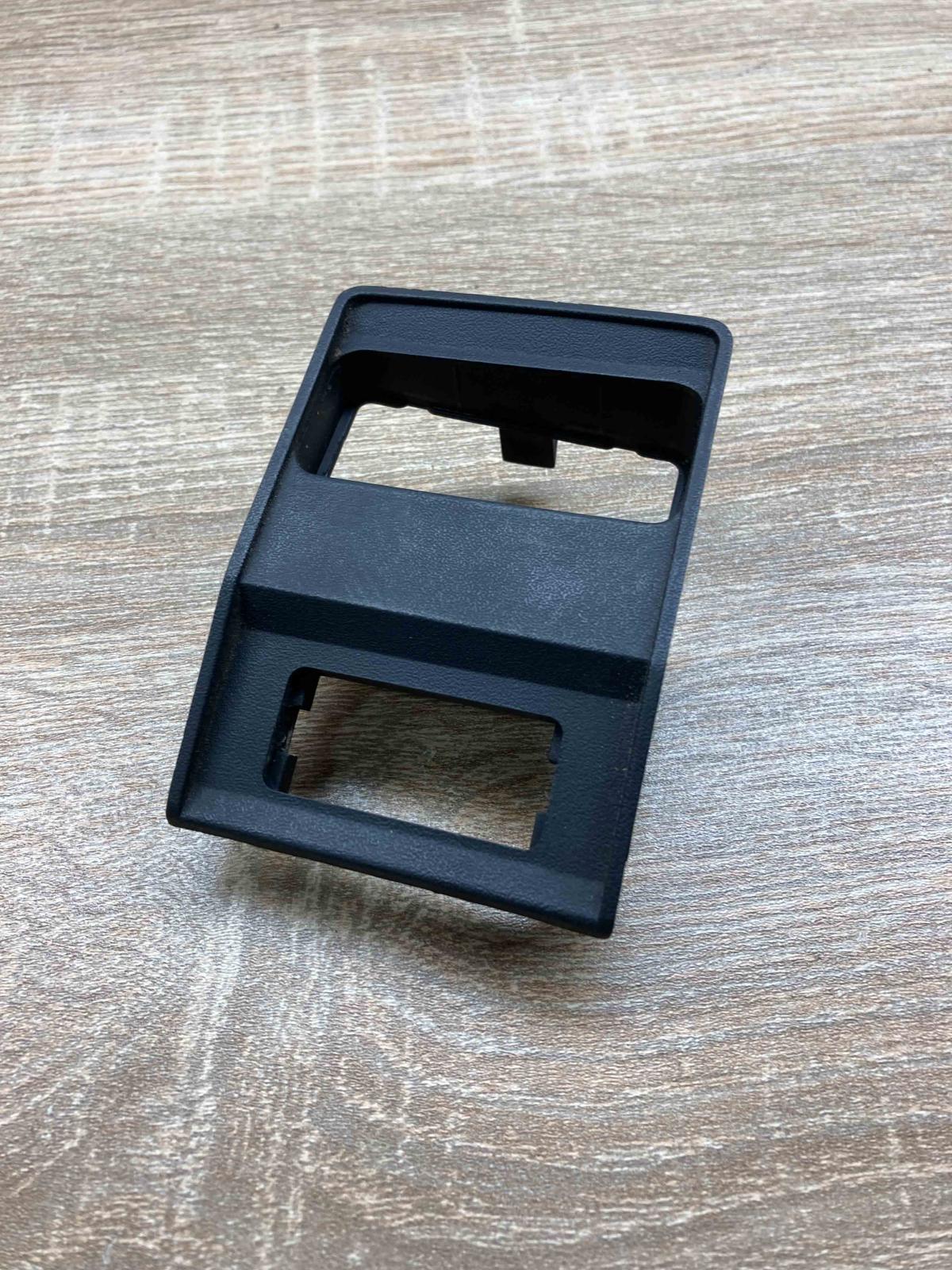 8110497   Dashboard trim BMW 5 E34