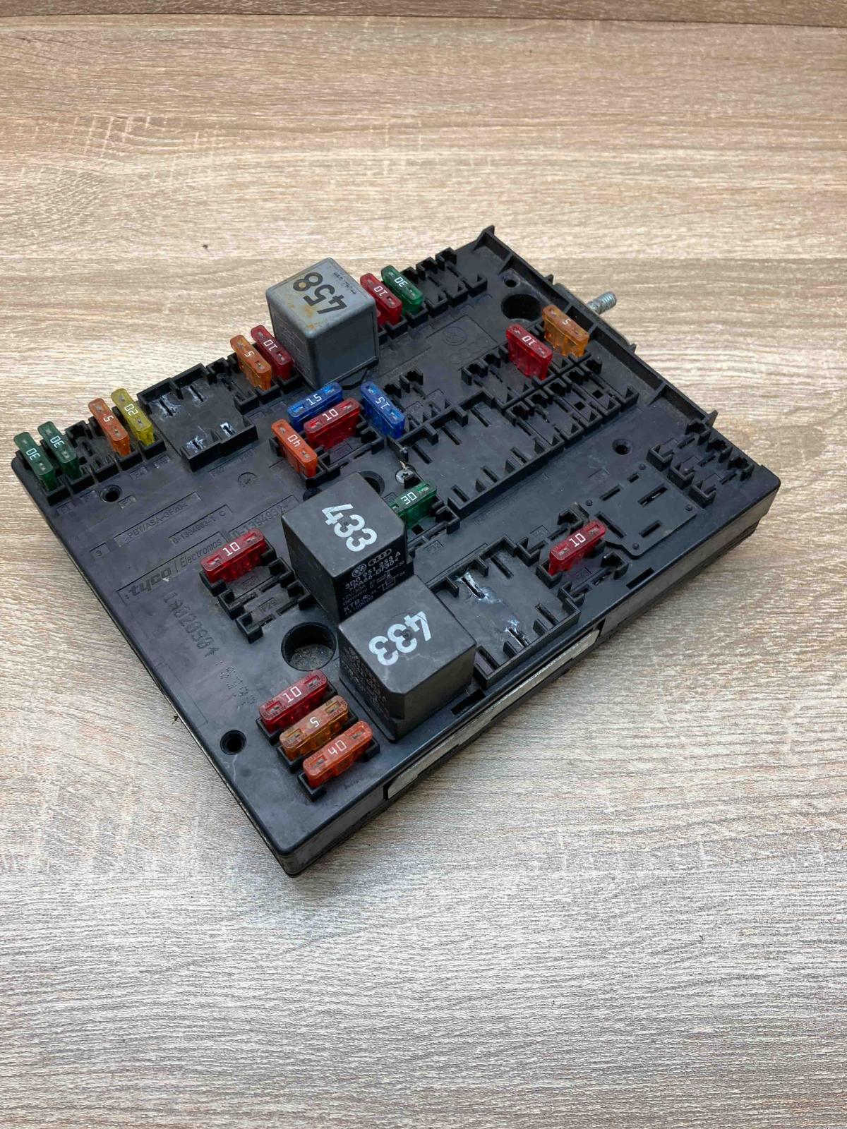 1394932 1A020904  Fuse module Volkswagen Touran I