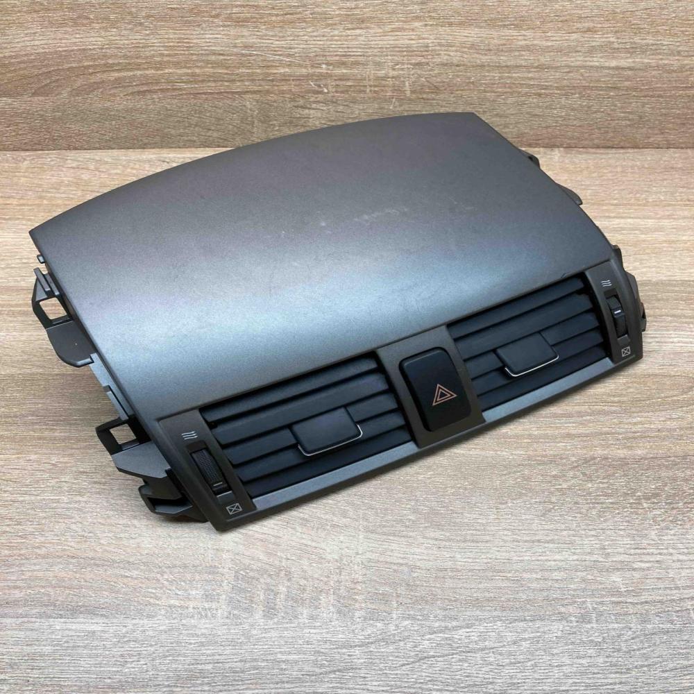 55670 12370   Dash center air vent grill Toyota Corolla E140 E150