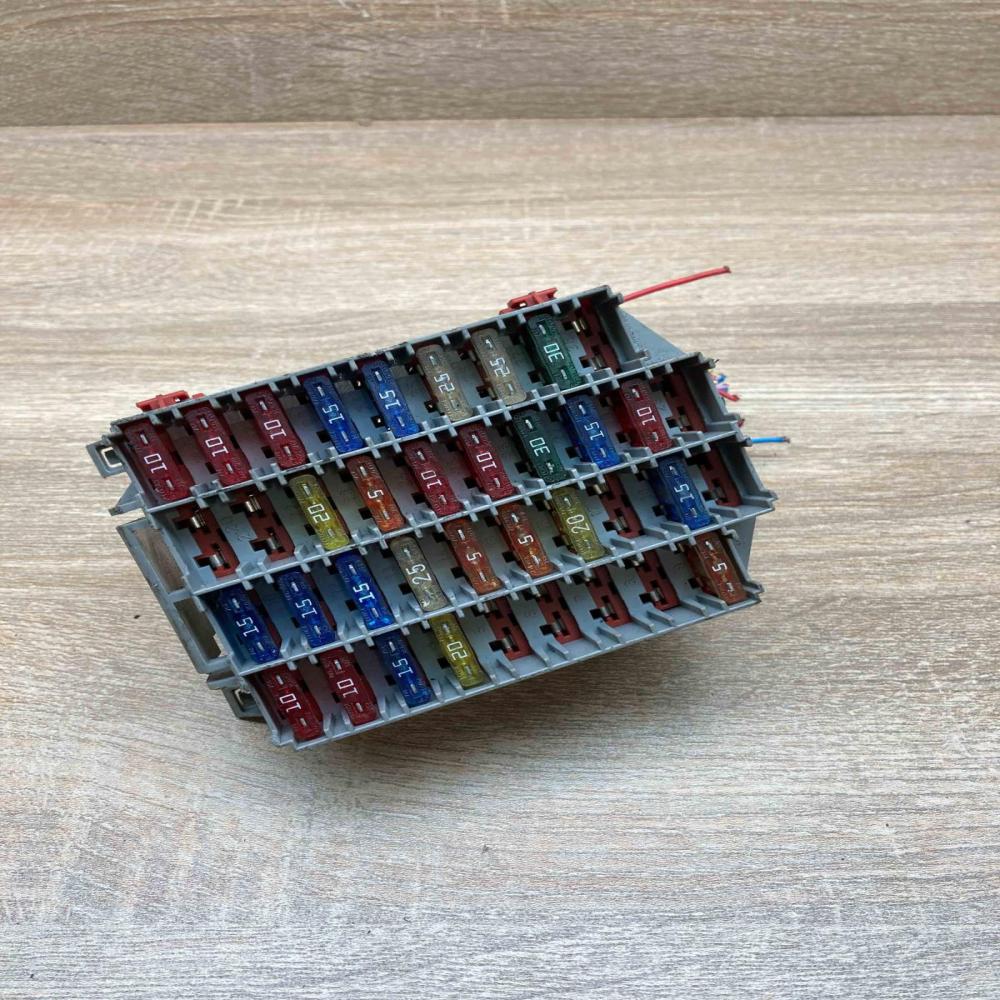 9162439   Fuse module Volvo V70
