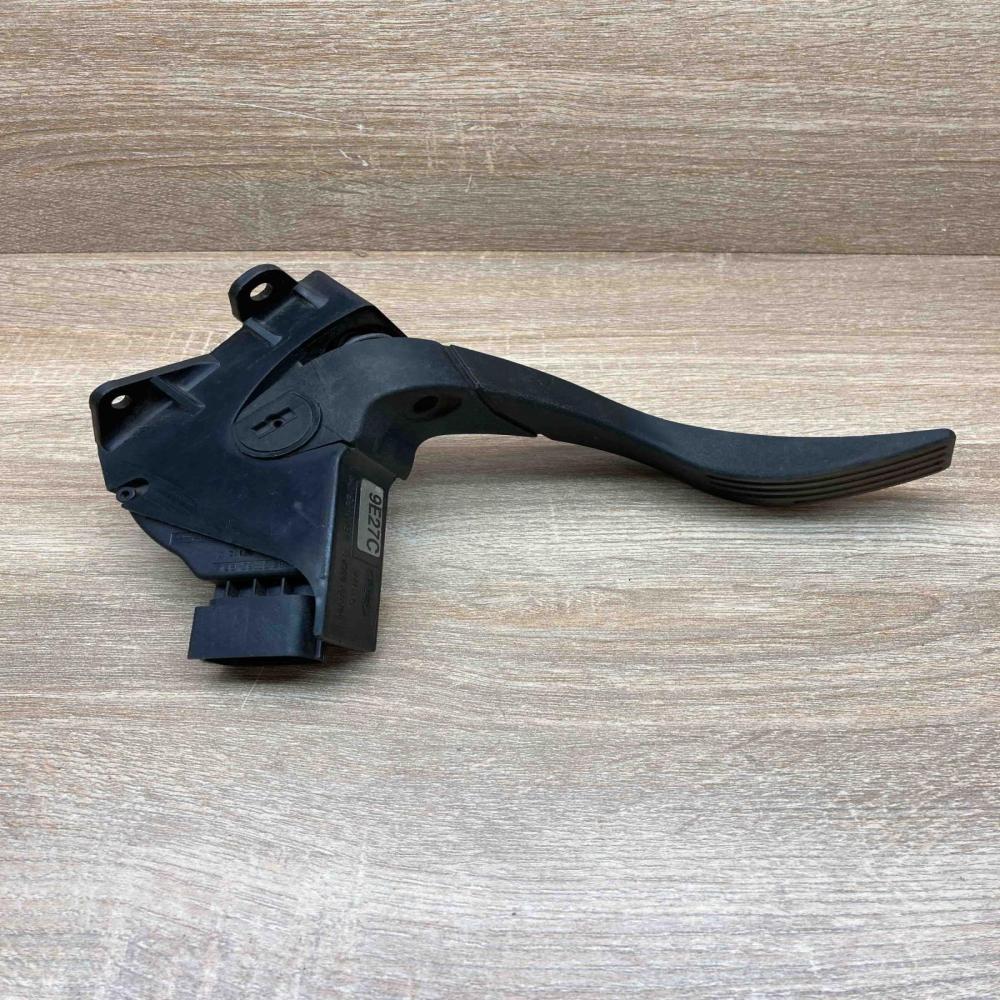 98AB9F836AE 9E27C  Accelerator throttle pedal Ford Focus