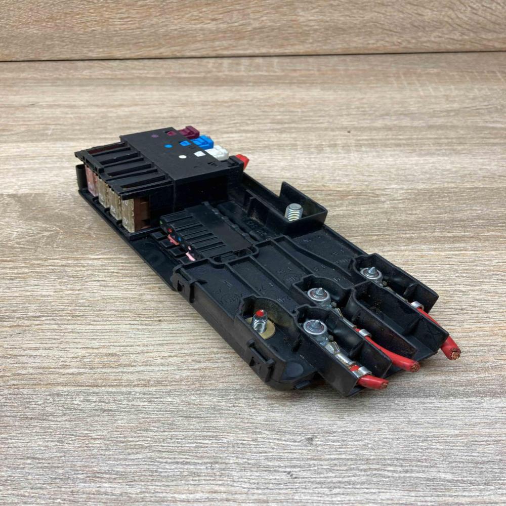 2115452601   Battery relay fuse Mercedes-Benz E W211