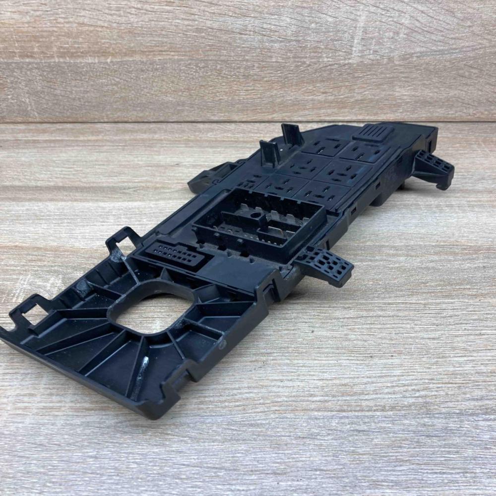 13181984  KB Fuse module Opel Signum