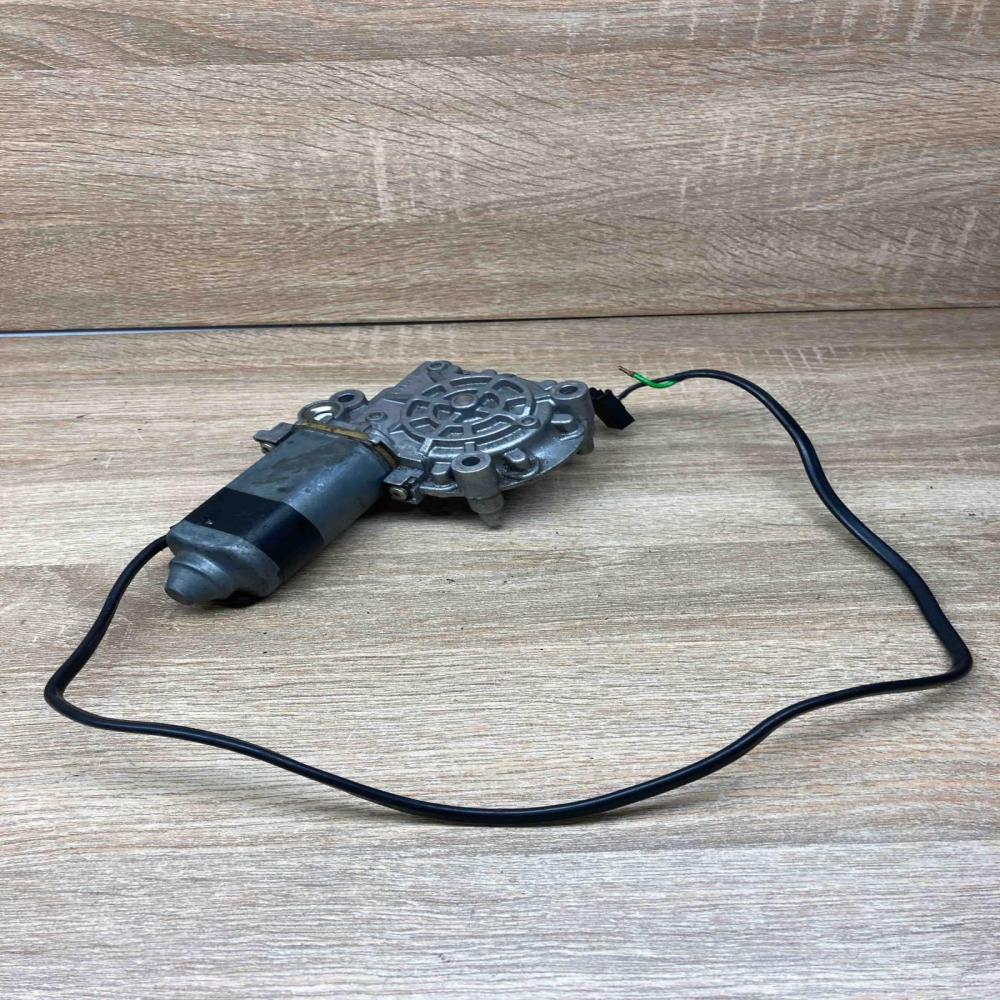0531826101 Used  Front door window regulator motor Audi A6 S6 C4 4A